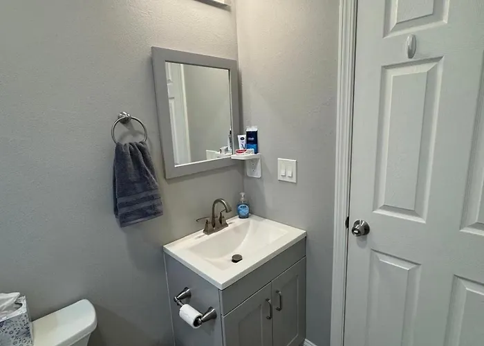 Apartment Spacious 2br With Balcony And 2 King Beds Sleeps 6 South Beloit