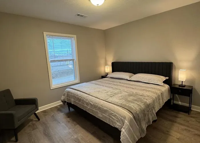 Spacious 2br With Balcony And 2 King Beds Sleeps 6 * South Beloit