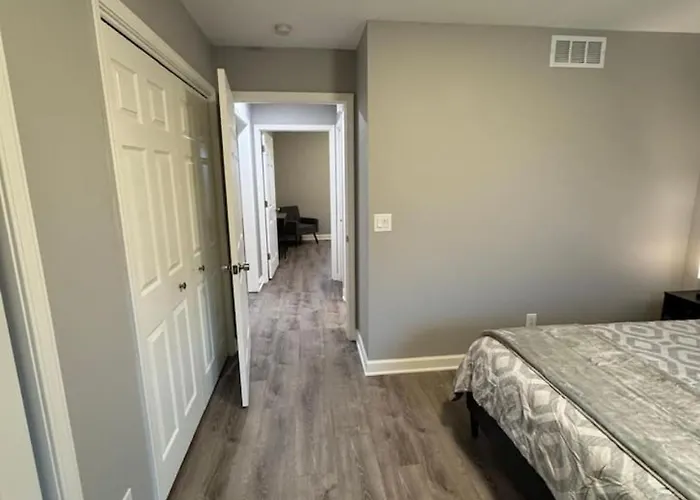 Apartment Spacious 2br With Balcony And 2 King Beds Sleeps 6 South Beloit