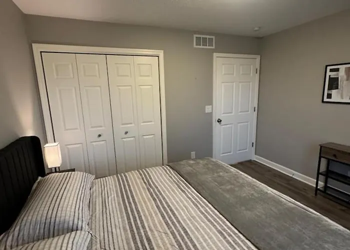Spacious 2br With Balcony And 2 King Beds Sleeps 6 Apartment