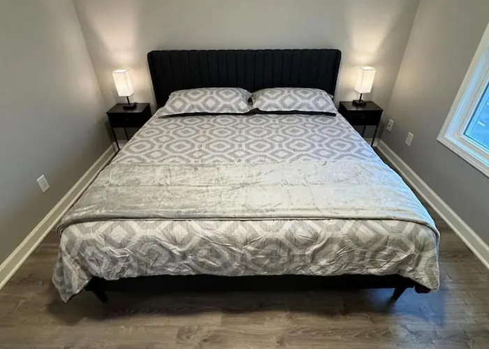 Spacious 2br With Balcony And 2 King Beds Sleeps 6 South Beloit