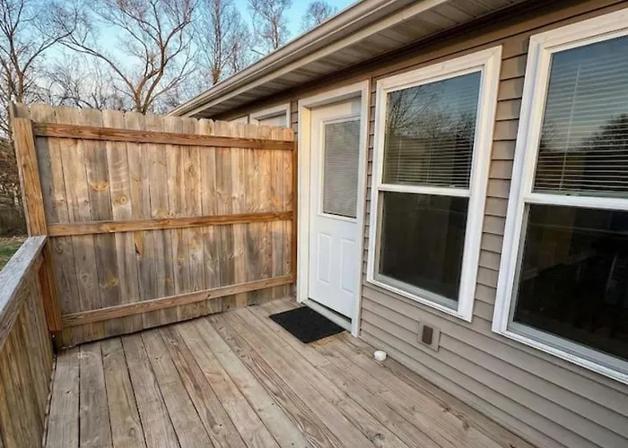 Spacious 2br With Balcony And 2 King Beds Sleeps 6 Apartment South Beloit